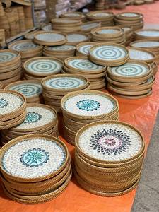 Plateau de service en rotin fait main avec incrustation de nacre, plateau tissé décoratif pour la décoration de la maison, l'hôtellerie et les cadeaux - Mme Tarina - Product Image 2