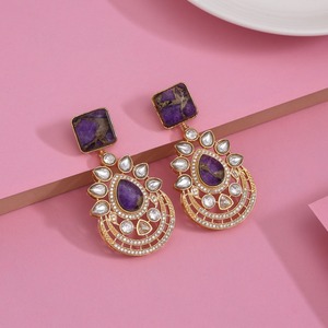 Pendientes intrincados de fusión de trabajo de Kundan, cristales de colores vibrantes, añade brillo, nueva moda, clásico, ligero, OM Fashion Studio - Product Image 1