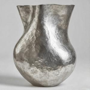 SilverWhisper Vase en nickel filé à la main avec subtile lueur en métal Vase de sol en relief Floral Design Home Decor Accent Statement - Product Image 4