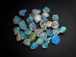 100 pour cent d'opale de feu éthiopienne naturelle Welo Lot brut 31pcs 5x6 à 9x7.5mm pierres précieuses brutes pour la fabrication de bijoux et les collectionneurs - Product Image 4