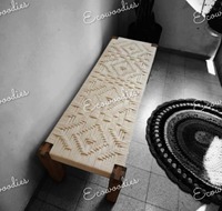 Banc ottoman élégant en osier avec dessus en macramé tricoté et incrustations en os, écologique, léger, gain de place, pour appartement, ferme, parc
