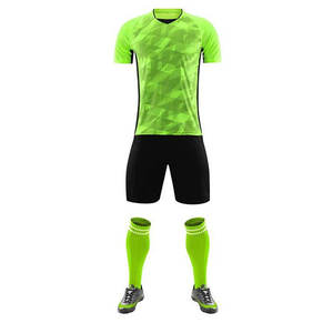 Ensemble d'uniformes de football personnalisés avec logo, vente en gros, maillot de football au design personnalisé, impression par sublimation, vêtements de football personnalisés, short - Product Image 5