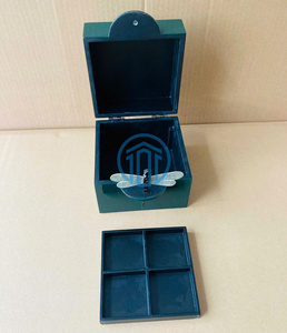 Caja de Almacenamiento de Lujo Artesanal en Verde Oscuro Lacado con Detalle de Libélula, Caja de Regalo de Lujo Hecha a Mano - Product Image 2