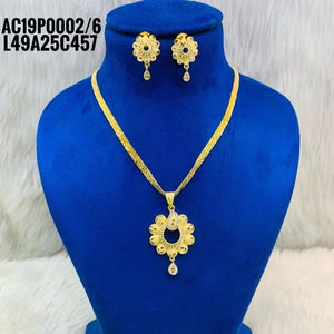 Derniers pendentifs élégants au design classique avec boucles d'oreilles plaqué or 18 carats, bijoux d'un gramme uniquement, conception en ligne, tous types de conception - Product Image 1