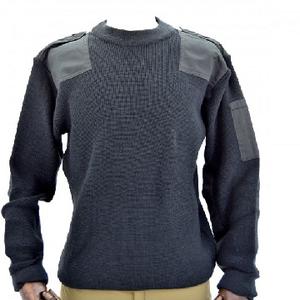 Pull tactique noir à col en V pour homme, avec écusson d'épaule, tricoté à la machine, mélange de laine, respirant et ultra-doux – Vente en gros - Product Image 3
