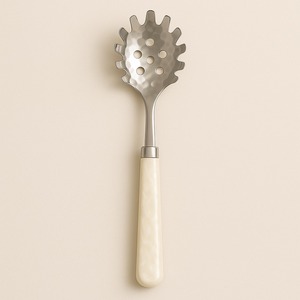 Serveur de pâtes martelé avec poignée en résine de vadrouille à crème cuillère à spaghetti fendue en acier inoxydable élévateur de nouilles ustensile de cuisine élégant - Product Image 1