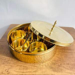 Boîte à épices en laiton au fini élégant pour une cuisine moderne et traditionnelle offrant un équilibre entre le style et l'utilité - Product Image 4