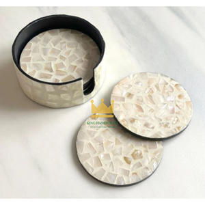 Sous-verres ronds en nacre avec porte-gobelet en rotin incrusté de coquillages pour tapis et tampons de vaisselle fabriqués au Vietnam - Product Image 1