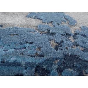 Tapis Kavi bleu noué à la main en laine et soie de bambou, collection Project Error, motif abstrait pour usage domestique Esk-439 - Product Image 3