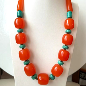 Collier de déclaration de couleur moderne pour bijoux unisexes collier de perles en résine de meilleure qualité collier en résine fait main - Product Image 1