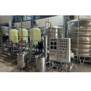 Machine de remplissage industrielle de qualité supérieure pour liquides visqueux, crèmes, huiles et produits chimiques, disponible à la vente - Product Image 6