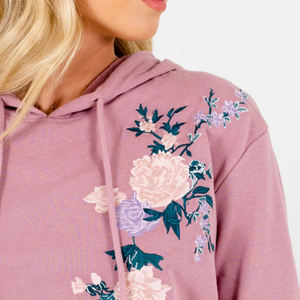 เสื้อฮู้ดแขนยาวผู้หญิงสำหรับฤดูหนาว ผ้าฟลีซ ปักโลโก้ ปรับแต่งได้ สตรีทแวร์ ดีไซน์โลโก้ด้านหน้า ผ้าฝ้าย 100% ราคาโรงงาน - Product Image 4