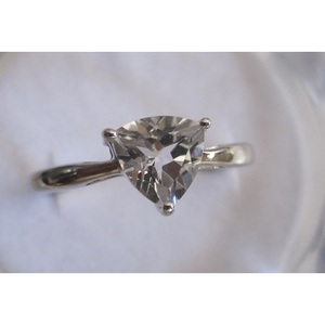 Anillos de Diamantes de Topacio Blanco con Banda de Oro - Product Image 1