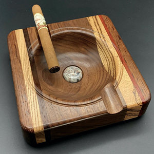 Cendrier en bois de forme carrée classique de haute qualité avec taille personnalisée pour les cendres - Product Image 2