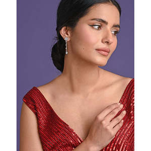Pendientes de Plata de Ley 925 con Diseño de Flor Anaya, Chapados en Oro con Detalles de Perlas y Diamantes, Ideales para Bodas y Fiestas - Product Image 3