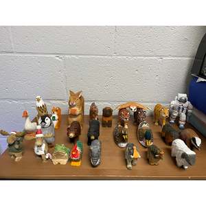 YEEYAYA legno fatto a mano cucciolo di cane statua di natale figurina & giocattolo per la decorazione per la casa intagliato da artista - Product Image 1