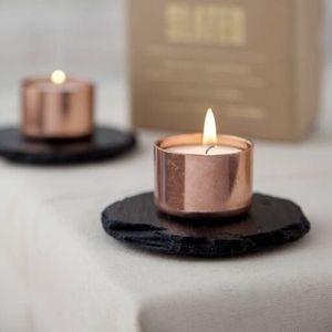 Frascos de metal de inspiración vintage diseñados para velas artesanales que ofrecen un brillo cálido y constante y una atmósfera aromática acogedora. - Product Image 5