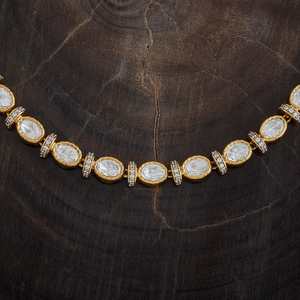Collier Kundan 173037 pour mariage, fête religieuse, fiançailles, chaîne à maillons perlés, motif couronne, diamant, perle, alliage principal en laiton - Product Image 3