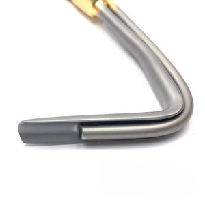 Tube d'aspiration chirurgical professionnel en acier inoxydable avec poignée plaquée or et protection intégrée pour abaisse-langue pour ORL - Product Image 2