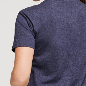 T-shirt pour femme au style urbain raffiné, conçu pour une mouvement fluide, avec une forme épurée et un attrait visuel contemporain - Product Image 6