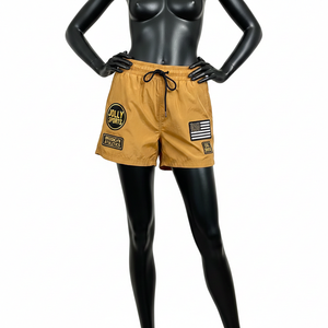 Shorts pour femmes en nylon et élasthanne de qualité supérieure, 210 GSM, couleur sable moutarde, doux, séchage rapide, logo brodé personnalisé - Product Image 6