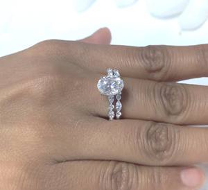 Anillo de regalo de aniversario de boda con diamantes cultivados en laboratorio de corte ovalado de 2 quilates en oro blanco sólido de 10K/14K/18K - Product Image 4