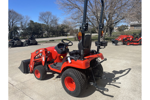 Tracteur utilitaire Kioti CK30/CX2510 30HP, transmission fluide, groupe motopropulseur fiable, idéal pour la préparation des terres et le travail du sol. - Product Image 5