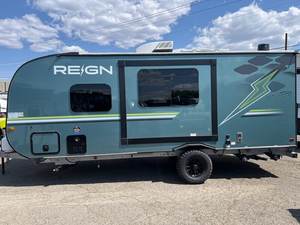 Popular Supply Usado 2019 2020 2024 Reigns 18 RB Diseño moderno con suspensión de torsión independiente Capacidad para 7 personas - Product Image 3