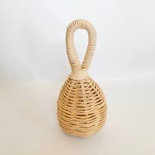 Sonajero de ratán divertido - Product Image 3