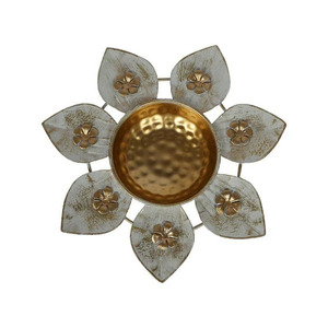 Cuenco Urli de latón con Diya Un Hermoso centro de mesa para el hogar y las sienes Cuenco Urli elegante con Diya - Product Image 2