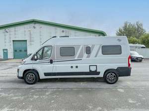 Autocaravana Familiar de Lujo Carado CV600 Pro+, Remolque Camper Móvil, Emisión Euro 5, Uso Doméstico, Camping para 4-6 Personas, Aire Acondicionado, Acero/Aluminio - Product Image 3