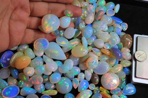 หินอัญมณีทรงหลังเบี้ยโอปอลเอธิโอเปียนผสมทรงหลวมหินโอปอลที่มีสีสันสวยงามสีรุ้งเรียบ - Product Image 3