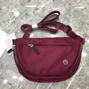 Bolsa de Cintura Deportiva Casual Personalizada de Nailon 2L para Mujer, Marca Lulu, Impermeable, Portátil, con Cierre de Cremallera Ajustable y Desmontable - Product Image 3