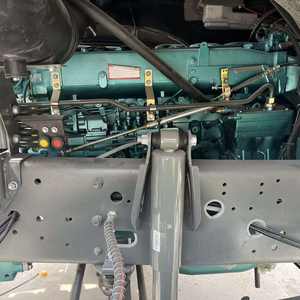 Camión Volquete Usado 8x6 con Volante a la Izquierda (371HP) para Carga Pesada en Minería y Transporte de Ingeniería, Emisión Euro 4 - Product Image 6