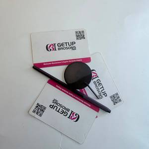Pince à cils GETUP BROSONS en acier inoxydable, outil de précision, couleur prune, forme circulaire, emballage personnalisé avec logo - Product Image 6