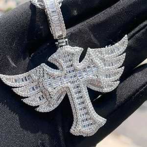 Colgante de Cruz Alada con Incrustaciones de Moissanita de 25 Quilates, Estilo Hip Hop Cristiano, Acabado en Oro Blanco - Product Image 4