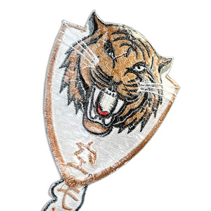 Patch Ricamate Morbide con Logo 3D in Rilievo, Distintivi Personalizzati Colorati, Emblemi Tagliati al Laser, Ecologici con Stampa Serigrafica - Product Image 4