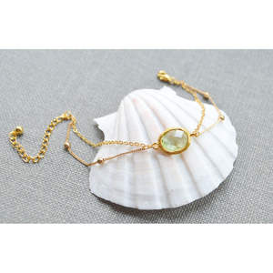 Pulsera de Peridoto Chapada en Oro de Doble Capa con Dije Religioso Vintage en Forma de Bola, Perla de Agua Dulce y Diamantes Estilo Brazalete - Product Image 2