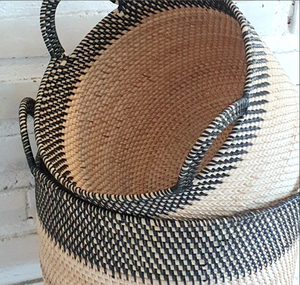 Juego de 2 Cestas de Almacenamiento de Ratán Marrón de Sisu Handicraft, Diseño Simple Ecológico, con Asa Recortada, Forma Cuadrada, Multiusos - Product Image 2