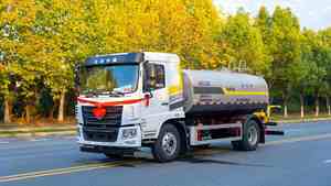 Camión Cisterna de Agua Usado de 12 Litros, Acero Inoxidable, Transmisión Manual, 4x2, con Funciones de Aspersión - Product Image 5