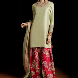 Lehenga Choli Anarkali de luxe, lourdement brodé, pour femmes, pour les occasions formelles, les mariages et les fêtes - Product Image 1