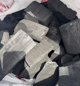 Charbon de bois dur naturel noir nacre vietnamienne charbon de bois sans fumée à combustion longue pour barbecue du Vietnam - Product Image 2