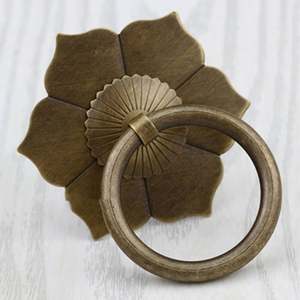 Aldaba de puerta de latón pulido a granel al por mayor, diseño personalizado con alto precio de venta, fácil instalación de tornillo - Product Image 5