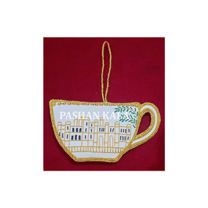 Adornos navideños muy populares y forma de copa de Color blanco y bordado dorado Zari trabajo adornos colgantes de Navidad - Product Image 1