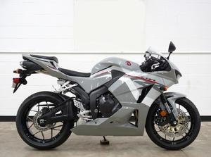 Nouvelle Moto Sportive CBR600RR 600cc à Refroidissement Liquide, Quatre Cylindres en Ligne, 6 Vitesses, Haute Performance, Modèle 2026 - Product Image 2