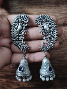 คอลเลกชั่น Jhumkas สีเงินออกซิไดซ์งานทำมือสวยงามสำหรับผู้หญิงและเด็กผู้หญิง - Product Image 3