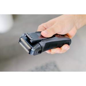 Afeitadora Eléctrica Impermeable IPX7 para Hombre con Pantalla LED, Cuchillas Dobles Rotatorias, Lámina Flexible y Revestimiento de Goma para Afeitar la Barba - Product Image 5