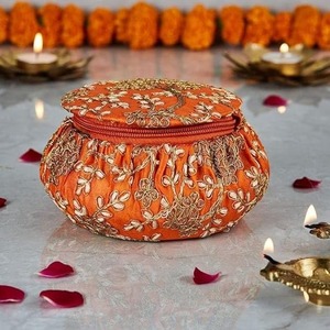 Joyero bordado Favor DE BODA indio, caja de regalo, caja de recuerdo Haldi Mehendi Sangeet, regalo de inauguración de la casa, regalo de dama de honor - Product Image 2