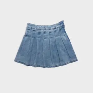 חדשות סקסיות לוהטות בנות רחוב לובשות ג'ינס אינדיגו צבע כיסים משופעים כיסים תחתונים סלסולים מיני חצאית ג'ינס קפל קצר לגברת