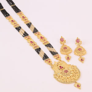 Mangalsutra chapado en oro, temporada de bodas, mujeres tradicionales, colgante grande con Mangalsutra largo, Latón chapado en oro laminado - Product Image 1